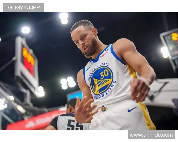 库里与勇士续约合同细节曝光:努力成为球队领袖 库里与勇士续约合同细节曝光:努力成为球队领袖