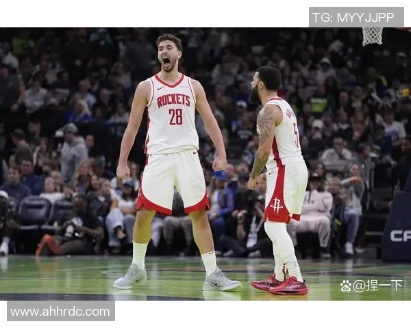 汤普森状态火热，独得40分带领球队取得胜利——再现巅峰之夜